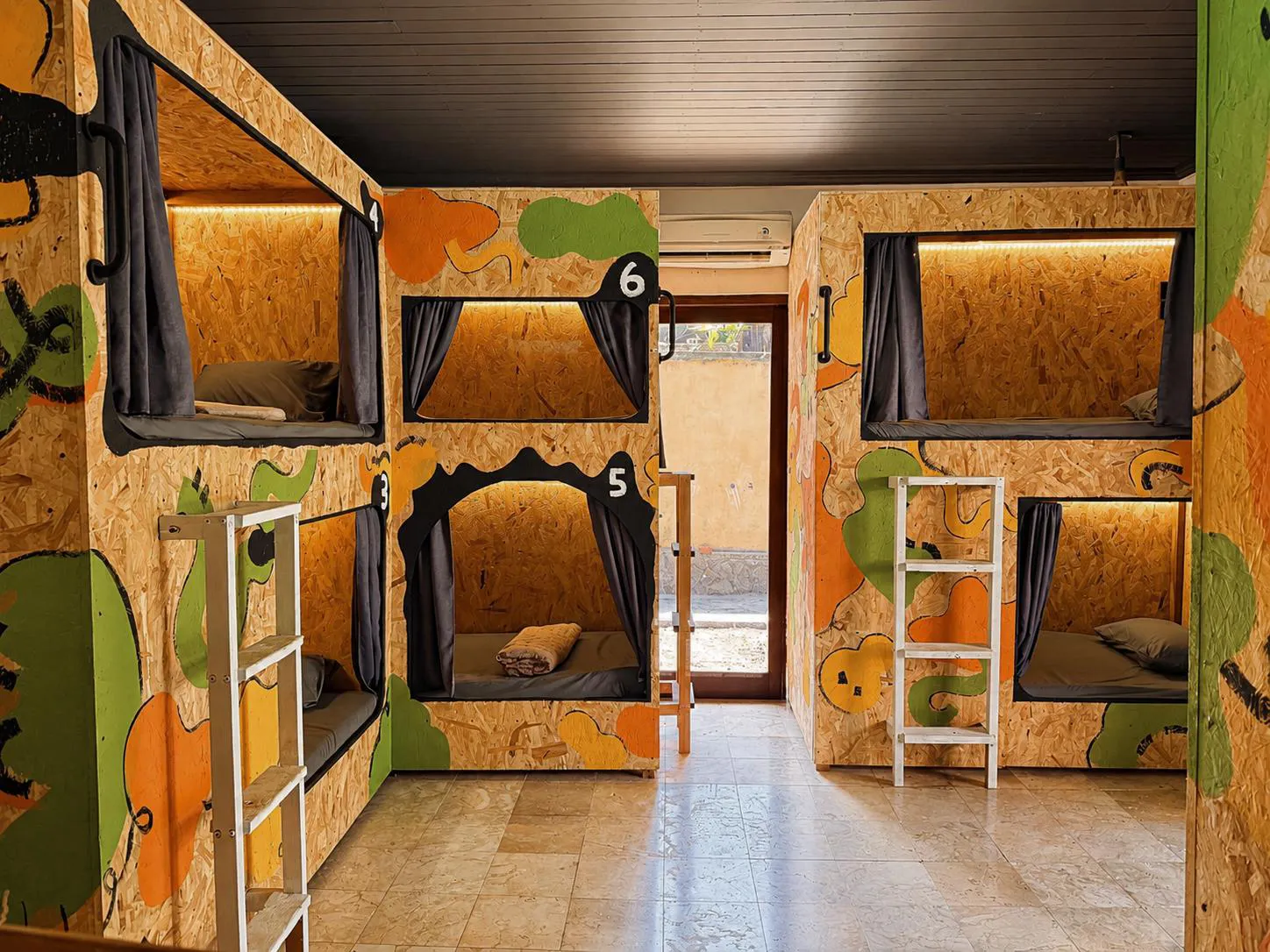 10-bed mixed dorm