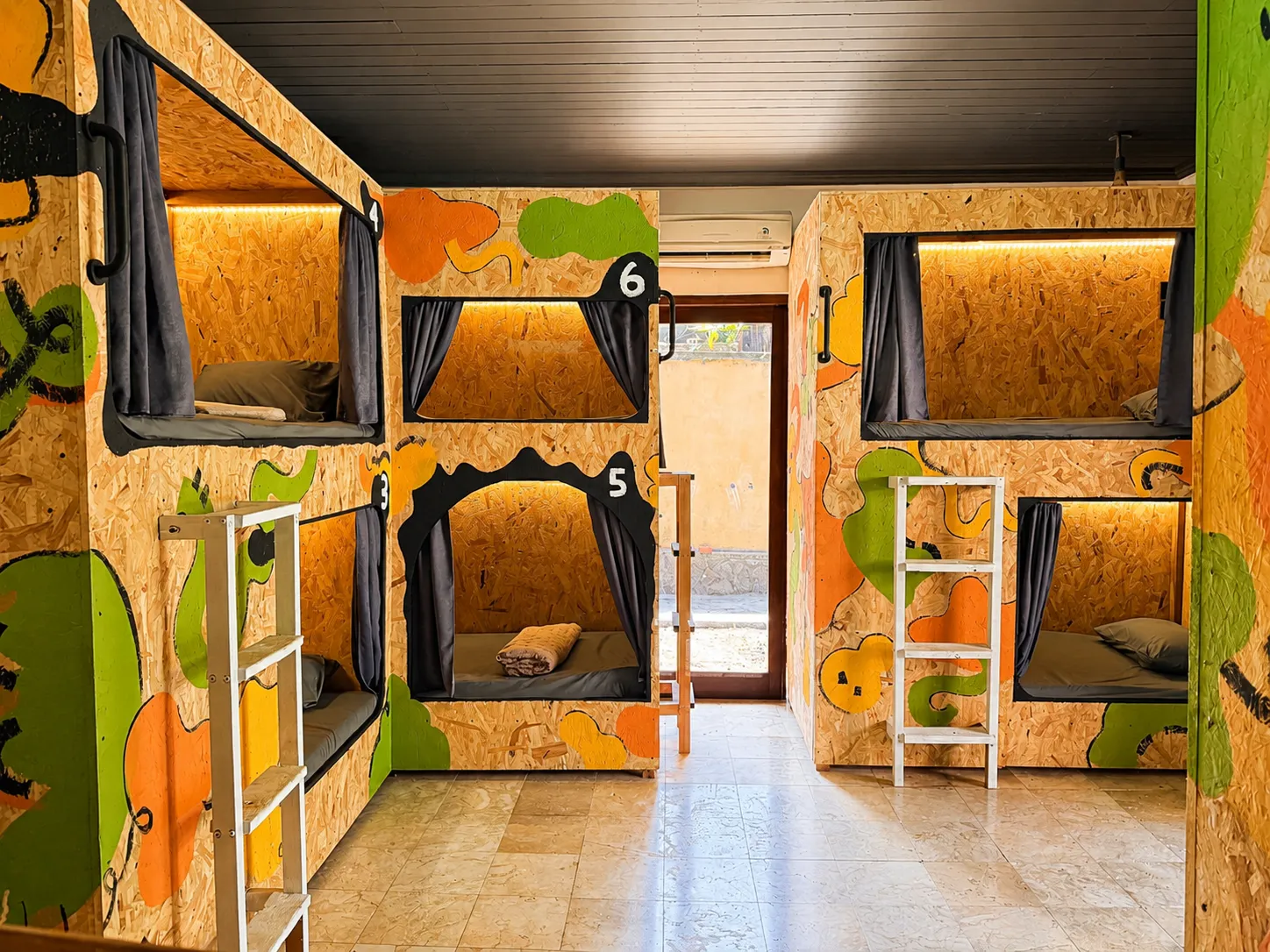 10-bed mixed dorm